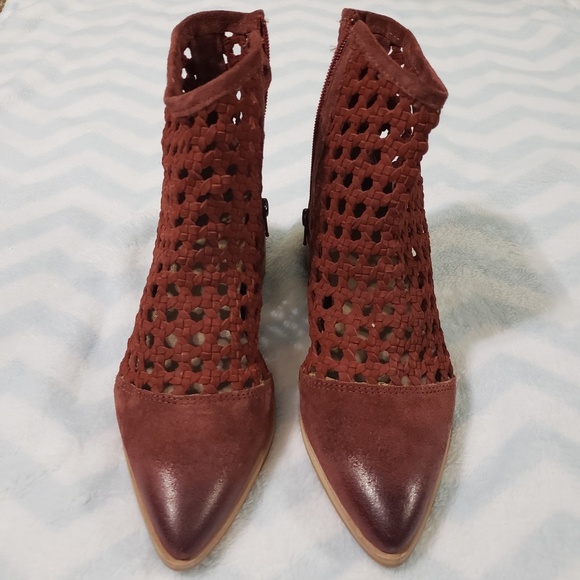 Rebels Perforated Bootie NWOB - Picture 2 of 4